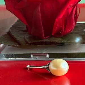 Cream Pearl Sterling Silver Ring - Classic Pearl Accent